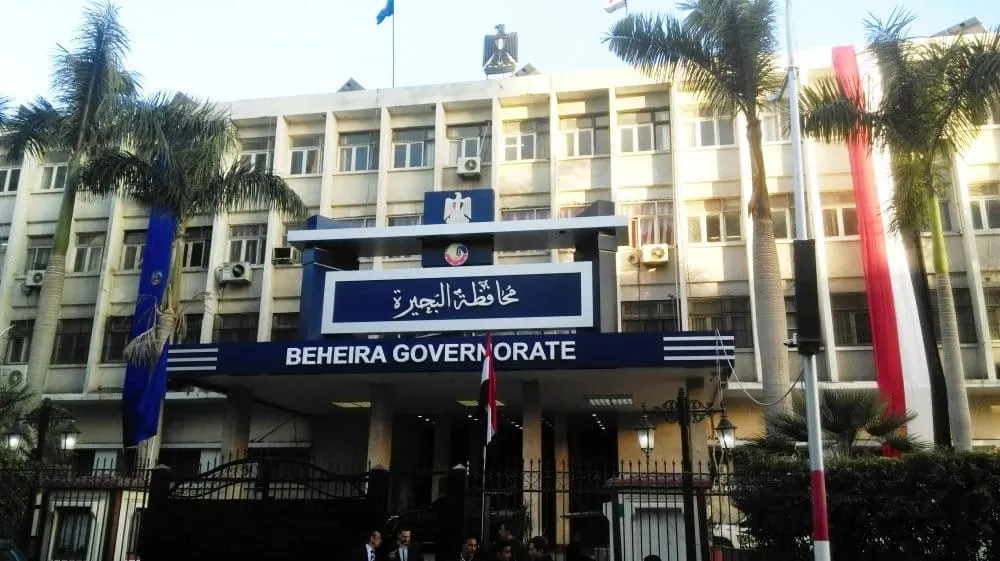 هل يعرف محافظ البحيرة مساحة وعدد سكان محافظته؟