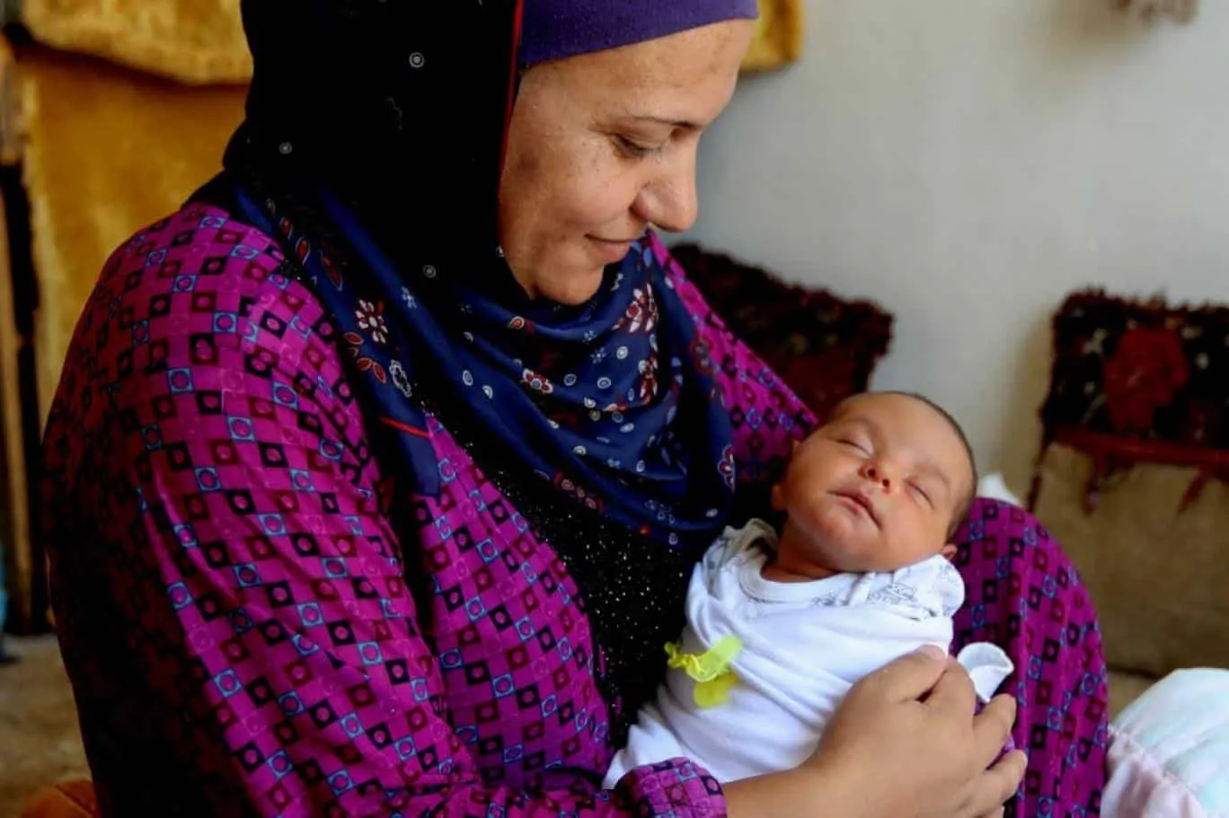 كم مولودًا تستقبله مصر يوميًا؟ تصريح 