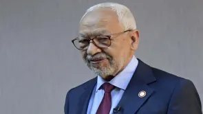 الغنوشي لم يمثل أمام التحقيق.. ما هي حقيقة نقله للمستشفى 