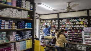 هل الدواء في مصر هو الأرخص في الكون كما يقول رئيس الشعبة؟