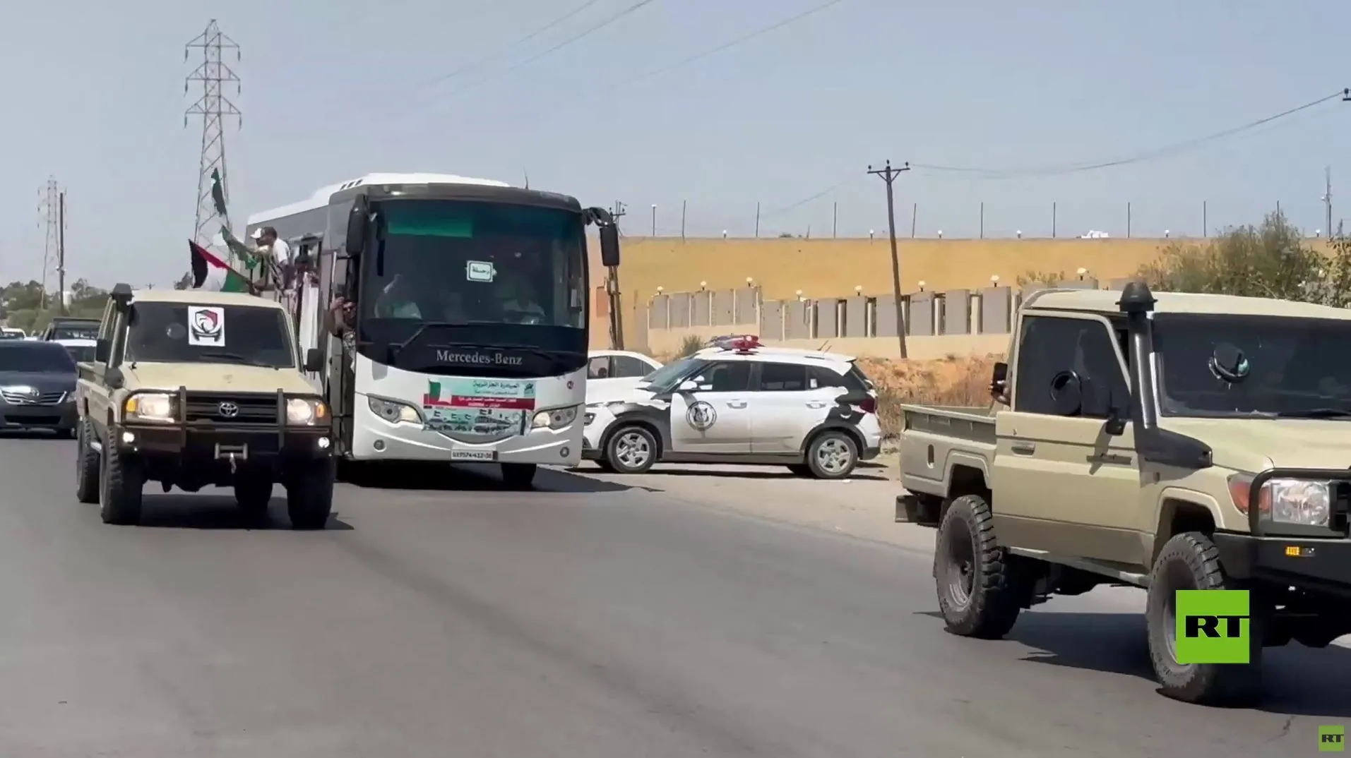 الفيديو المتداول لتحرك المصريين لفتح الحدود أمام قافلة الصمود 