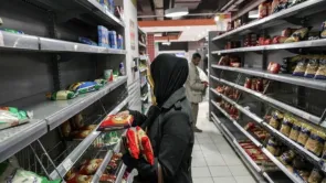 نقص المواد الغذائية في تونس.. محاولات احتكارية أم ضعف في قدرات الدولة؟