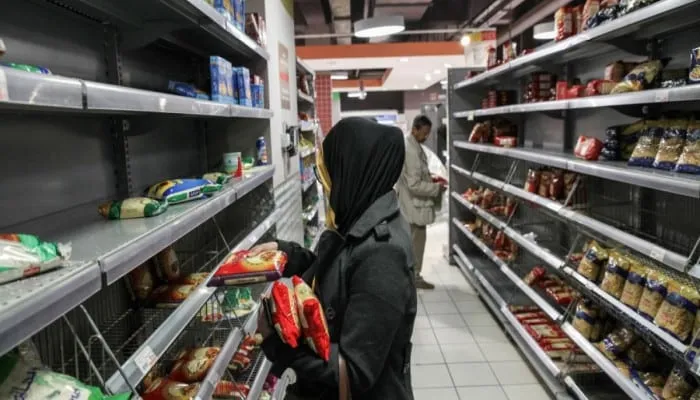 نقص المواد الغذائية في تونس.. محاولات احتكارية أم ضعف في قدرات الدولة؟