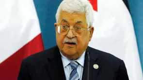 الادعاء باتهام الرئيس الفلسطيني قيادات حماس بالهروب لسيناء في سيارات إسعاف 