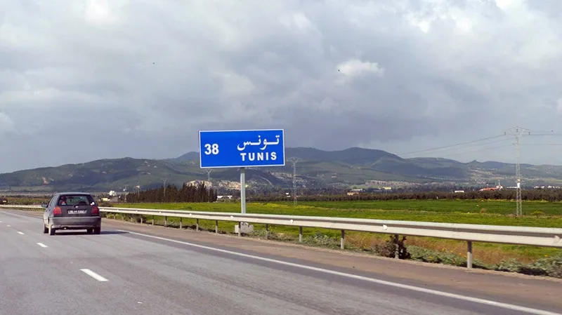 تونس لا تستخدم الألواح الشمسية على الطرق السريعة.. والصور المنتشرة من 