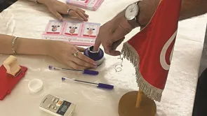 فيديو تسابق كبار السن للتصويت في الانتخابات الرئاسية التونسية 