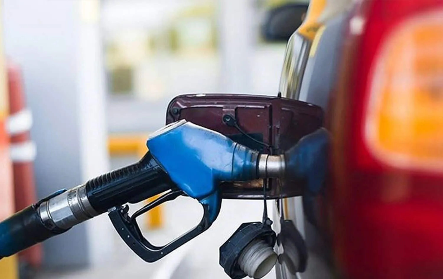 لتر البنزين المحسن يكلّف الحكومة العراقية 1000 دينار فقط وليس 1700 دينار