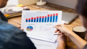 هل حقق الاقتصاد نموًا 9% سنويًا كما يقول عضو بمجلس الشيوخ؟