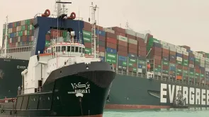 تعويم سفينة إيفر جيفين الجانحة بقناة السويس لم يكن فقط بأيادي مصرية