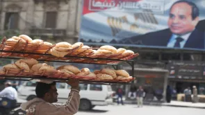 تعرف على خط سير تصريحات وقرارات الحكومة بشأن سعر رغيف الخبز وحجمه خلال 5 سنوات