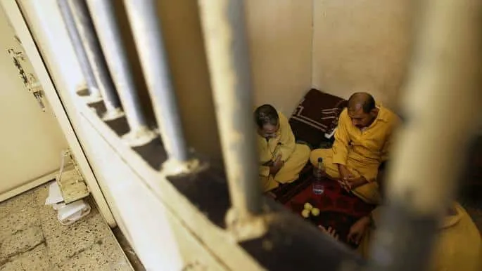 هل حقًا تحولت سجون العراق من أماكن قمع لمؤسسة تحمي حقوق السجناء؟