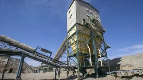 هل تدعم الدولة التونسيّة منشآتها الناشطة في قطاع المحروقات والفسفاط … 