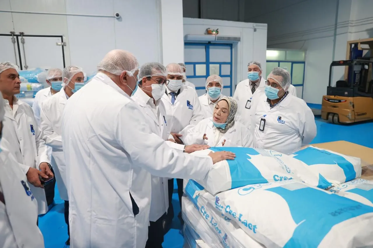 هل حقًا لا تملك مصر مصانع لإنتاج ألبان الأطفال كما يقول السيسي؟